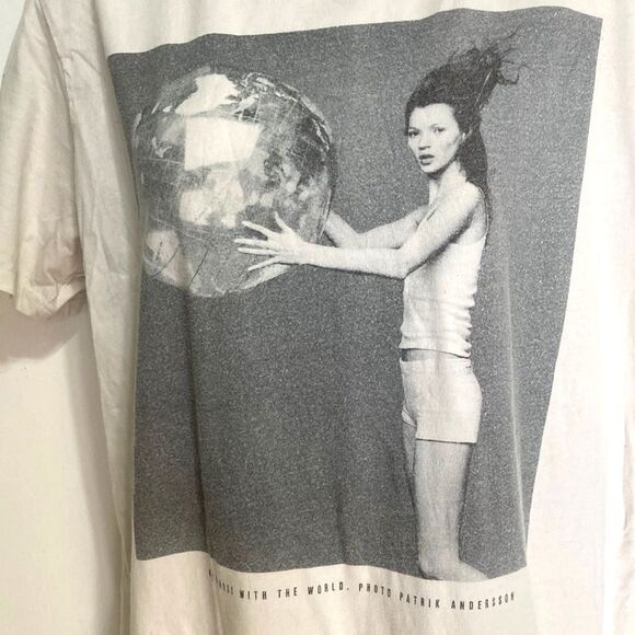 KATE MOSS WITH THE WORLD. PHOTO PATRIK ANDERSON Graphic Tshirt Womens Large - Picture 2 of 12